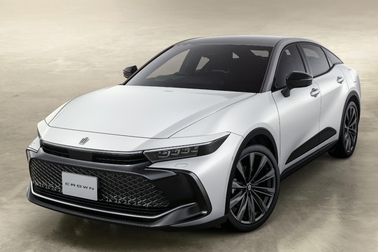 (左):特別仕様車 CROSSOVER RS “THE 70th” (ベース車両はCROSSOVER RS)