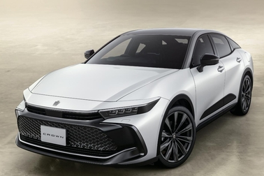 (左):特別仕様車 CROSSOVER RS “THE 70th” (ベース車両はCROSSOVER RS)
