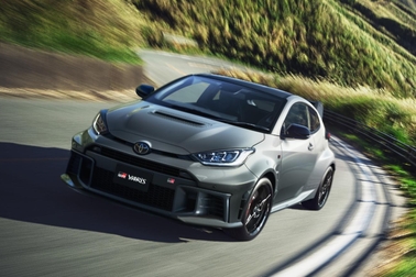 RZ“High performance” + Aero performance package［GR-DAT（8AT・4WD）］