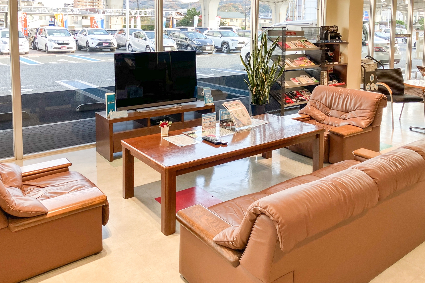 ダイハツ五日市店　店内の写真