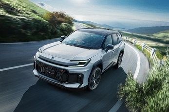 GR SPORT（プラグインハイブリッド）